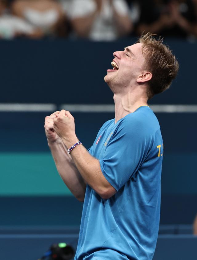 彻底拥抱年 彻底拥抱年