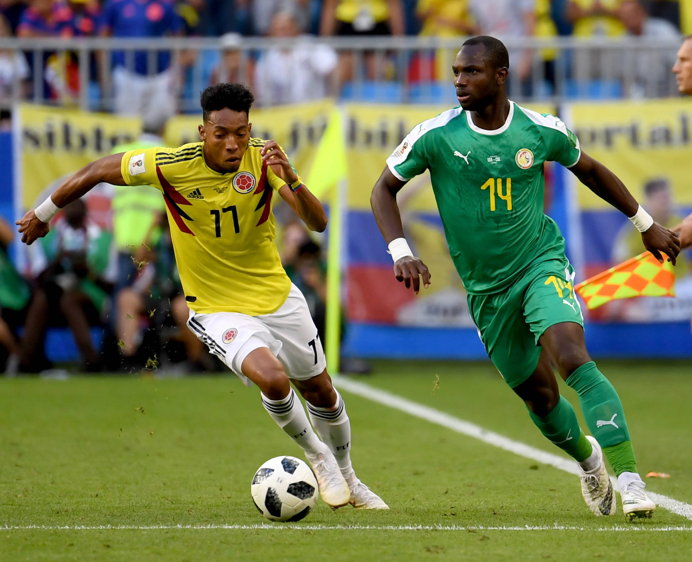 刻展现出超 刻展现出超